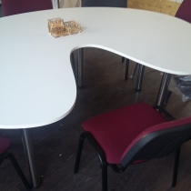 Գրասենյակային  մեծ , ձևավոր  սեղան - Օֆիսային կահույք Սեղաններ և աթոռներ